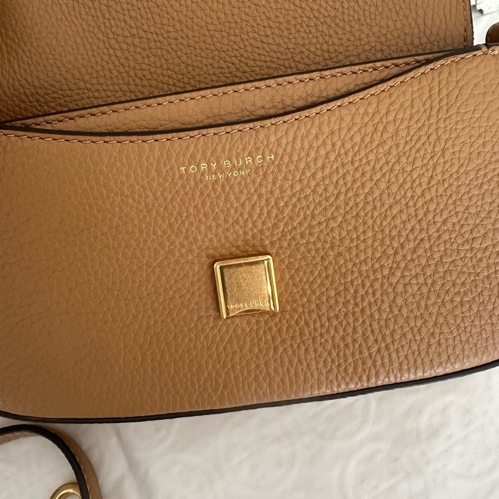 New Tory Burch Britten Convertible Crossbody Bag With Gold Hardware - Picture 7 of 11